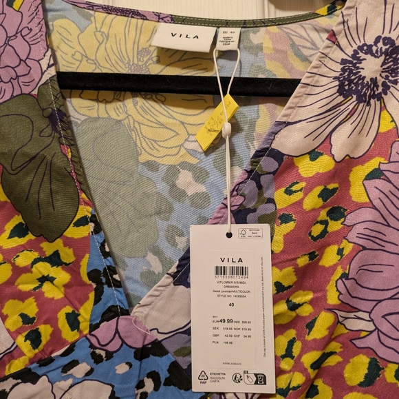 NWT Vila v neck midi tea dress with side split in mixed floral print - Picture 8 of 9